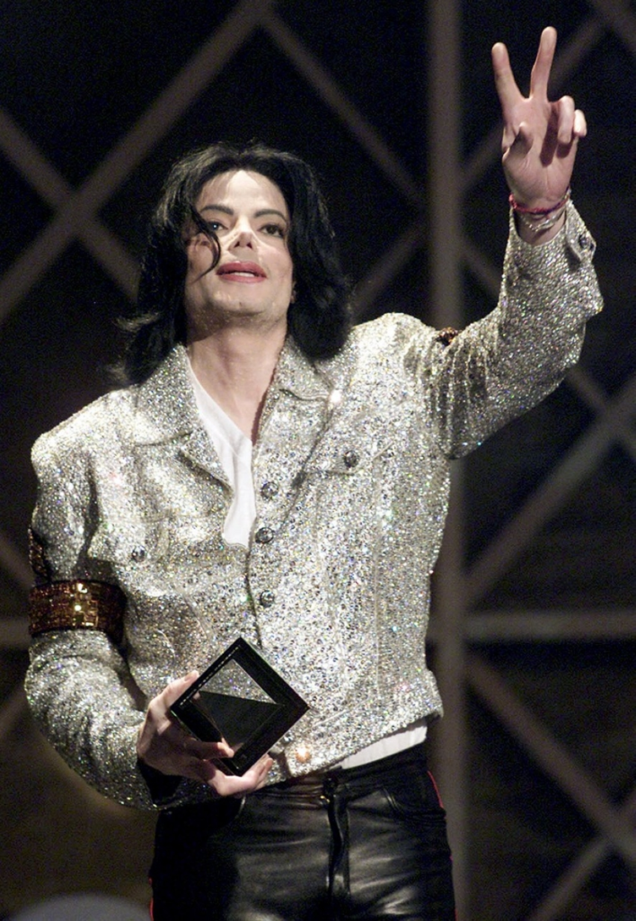 أسرار تشريح مايكل جاكسون: حقائق صادمة عن وفاته ومعاناته