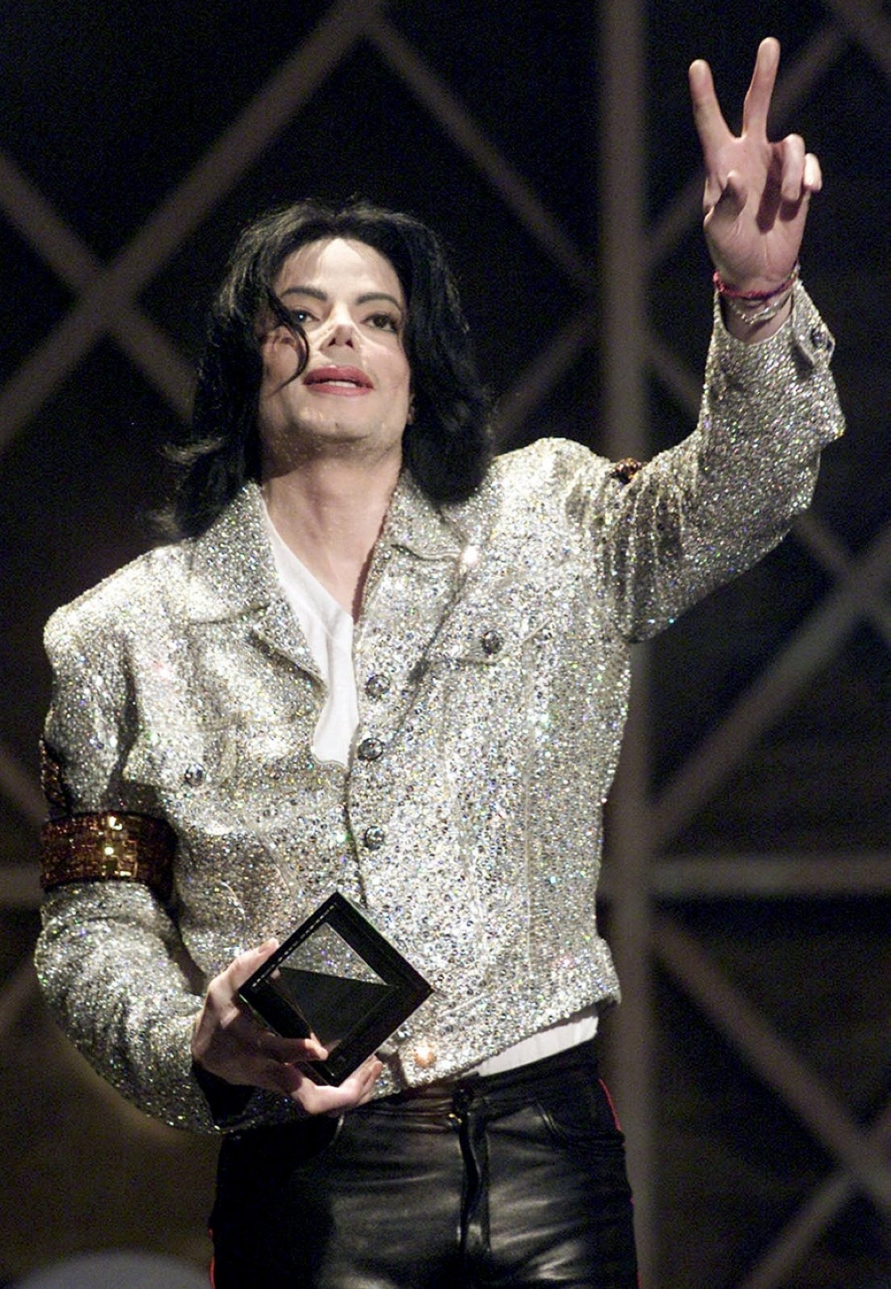 أسرار تشريح مايكل جاكسون: حقائق صادمة عن وفاته ومعاناته