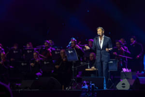 كاظم الساهر يفتتح مهرجان الغناء بالفصحى في إثراء