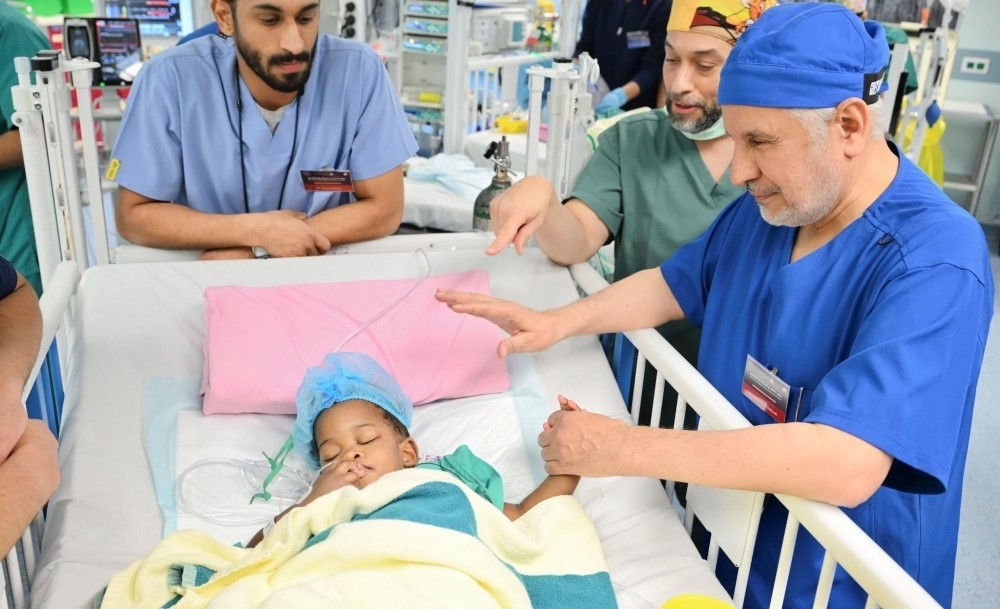 التوأم الجامايكي: شفاء أزاريا وحالة أزورا الحرجة بعد الفصل