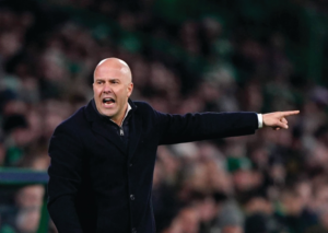 سلوت يتعهد بالقتال مع ليفربول وسط تراجع النتائج