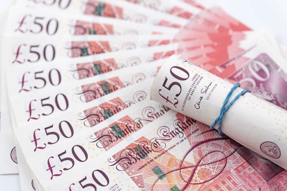 سعر الجنيه الإسترليني مقابل الدولار واليورو وإغلاق بورصة لندن