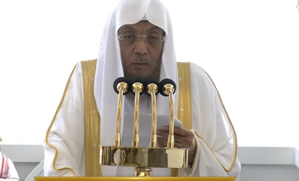 خطبة المسجد الحرام: الإحسان وقضاء حوائج الناس أساس الأخوة