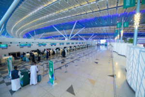 مطار الملك عبد العزيز الأول في المملكة بأداء استثنائي