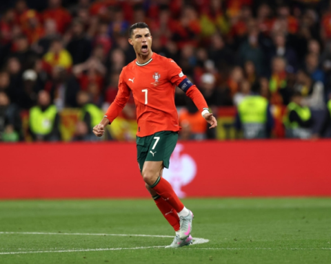 عقوبة رونالدو وانتقالها للسعودية: قصة قواعد فيفا الصارمة