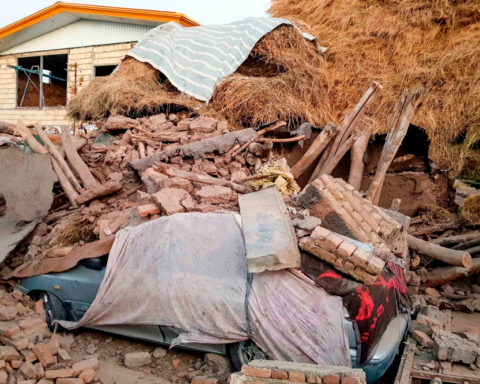 زلازل متتالية تضرب محافظة يزد وسط إيران بقوة 5.1 درجة