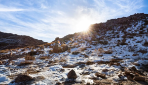 طقس السعودية: توقعات شتاء 2025 بارد وأمطار غزيرة قادمة