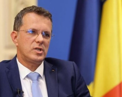 فضيحة السيرة الذاتية تهز الحكومة الرومانية وتداعياتها