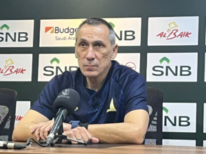 دونيس ينتقد التحكيم بعد وداع الخليج لكأس الملك أمام الخلود