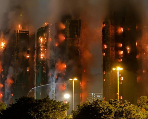 القيادة تعزي الصين في ضحايا حريق هونغ كونغ المأساوي