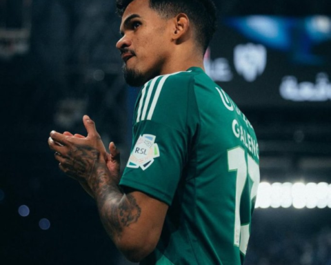 غضب جالينو من يايسله يشعل الأجواء في مباراة الأهلي والقادسية