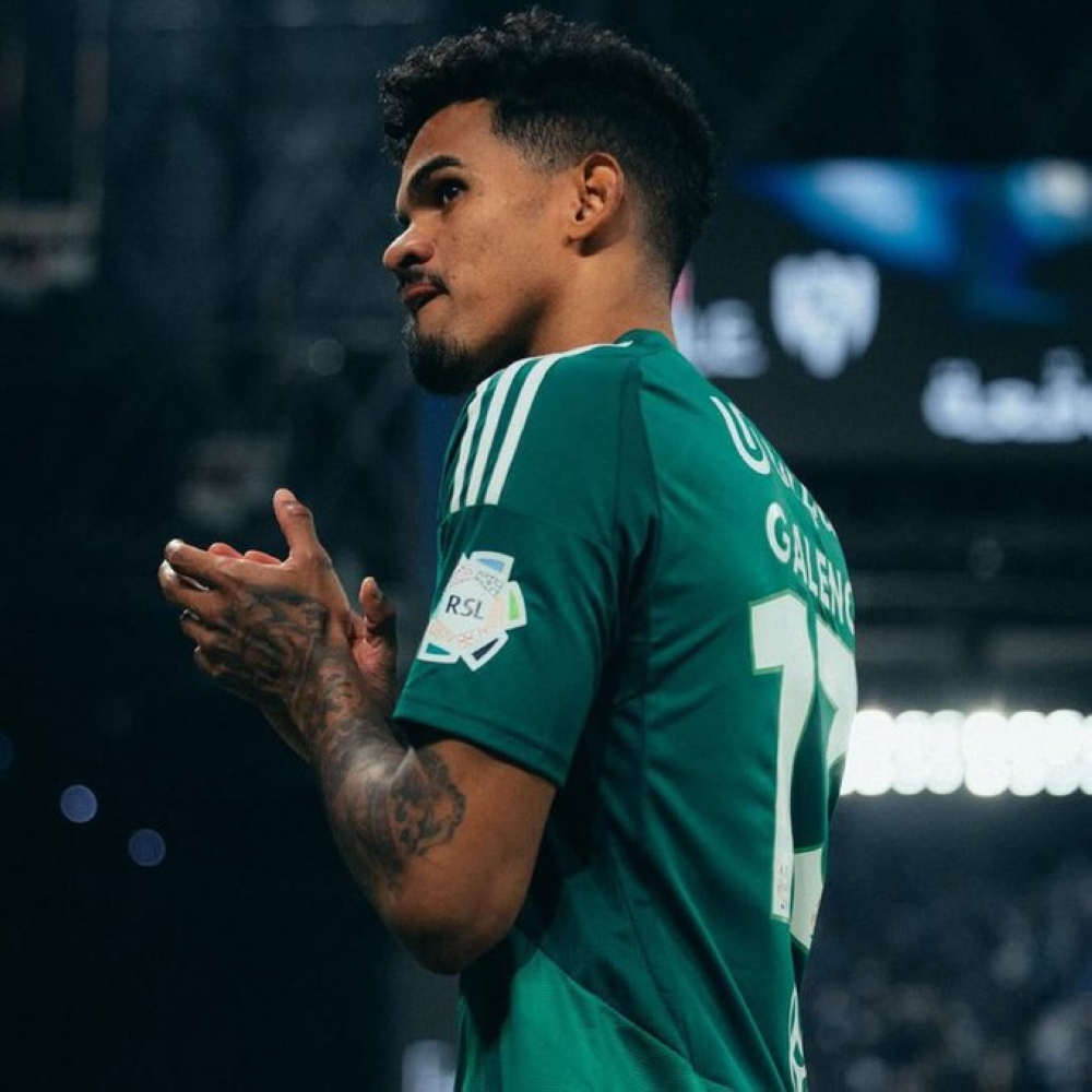 غضب جالينو من يايسله يشعل الأجواء في مباراة الأهلي والقادسية