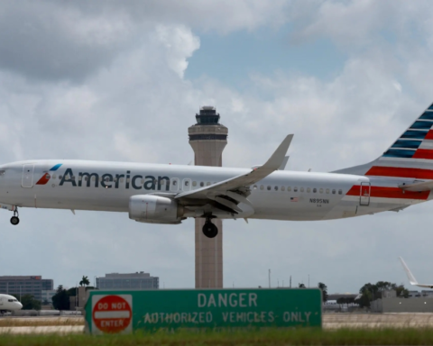 مطار فيلادلفيا: استئناف الرحلات بعد رفع حظر مؤقت لأسباب أمنية