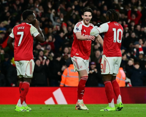 ديربي لندن: أرسنال وتشيلسي في مواجهة حاسمة بالدوري الإنجليزي