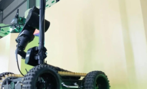 أمن المنشآت تكشف عن عربة روبوتية لإزالة الأجسام الخطرة