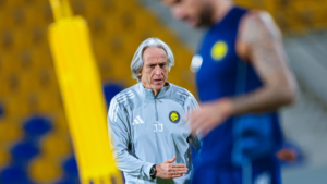 النصر يسعى لتجديد عقد غريب وقطع الطريق على الهلال