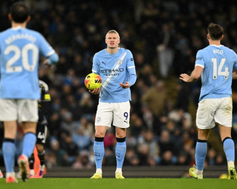 فوز مانشستر سيتي على ليدز يونايتد وصراع اللقب والهبوط