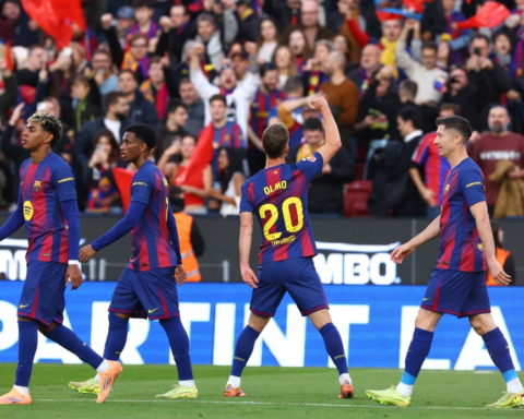 برشلونة يفوز على ألافيس 3-1 ويتصدر الدوري الإسباني مؤقتاً