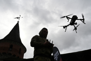 هجوم روسي بمسيرة قرب كييف: مقتل وإصابة 12 مدنياً