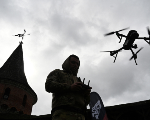 هجوم روسي بمسيرة قرب كييف: مقتل وإصابة 12 مدنياً