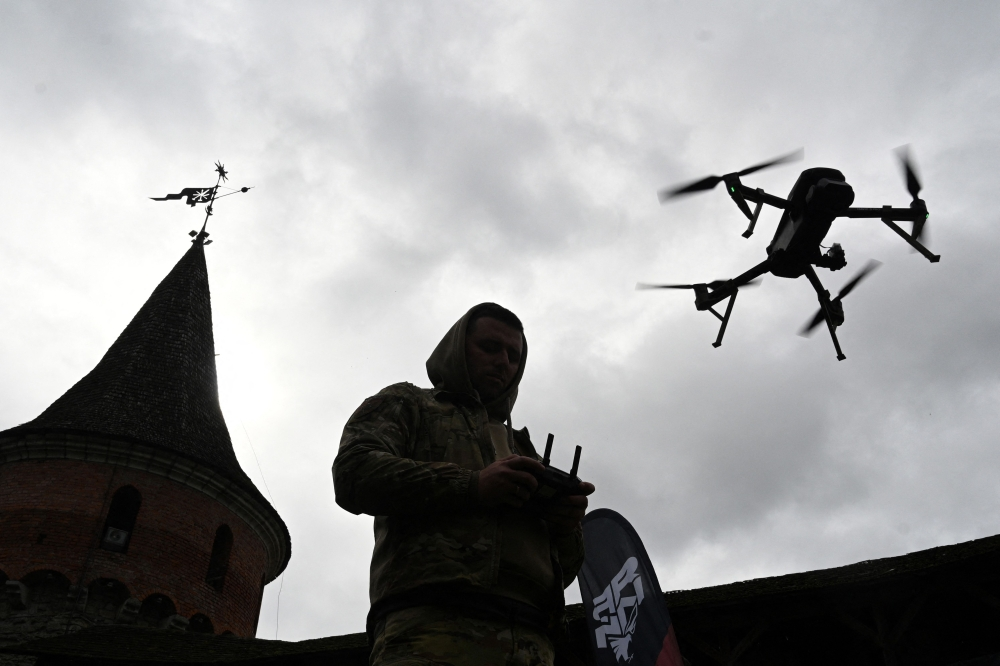 هجوم روسي بمسيرة قرب كييف: مقتل وإصابة 12 مدنياً