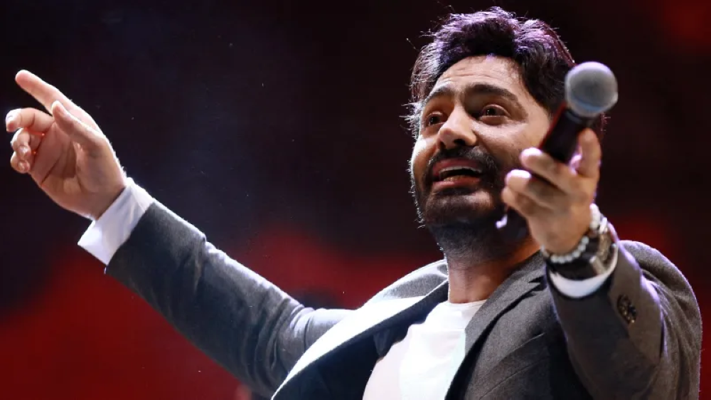 تامر حسني: تفاصيل حالته الصحية بعد جراحة الكلى وعودته المرتقبة