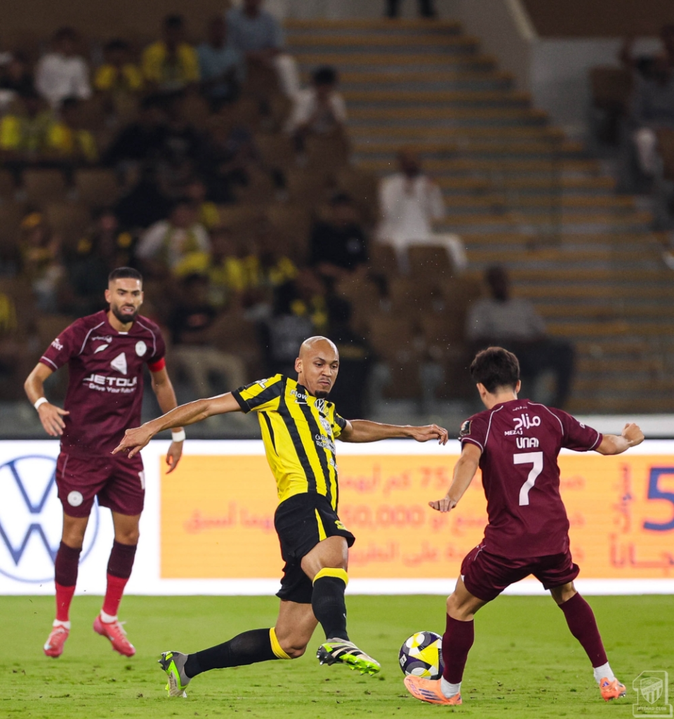 فابينيو يحتفل مع جماهير الاتحاد بالتأهل في كأس الملك