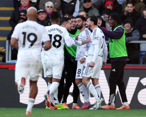 مانشستر يونايتد يهزم كريستال بالاس 2-1 وينهي سلسلة اللا هزيمة