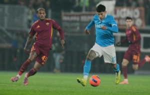 نابولي يهزم روما بهدف أوسيمين ويعزز صدارته للدوري الإيطالي