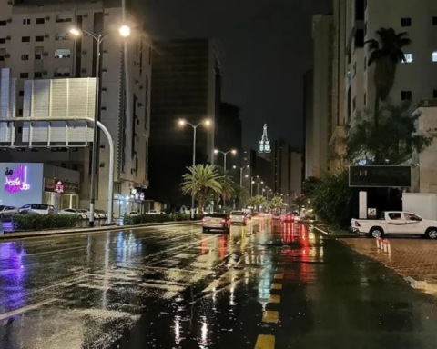 طقس مكة اليوم: أمطار رعدية ورياح نشطة وتحذير من الأرصاد