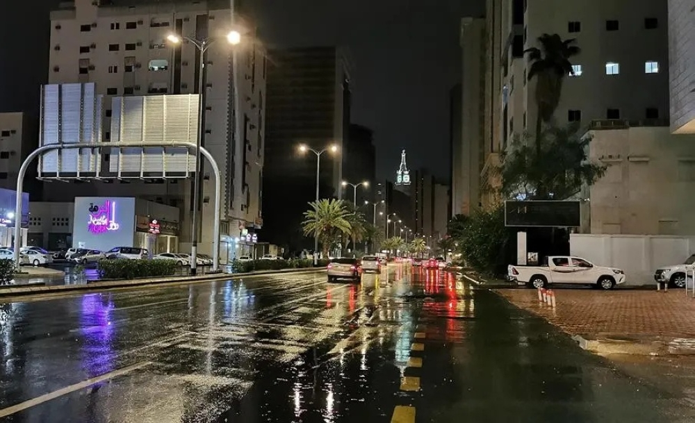 طقس مكة اليوم: أمطار رعدية ورياح نشطة وتحذير من الأرصاد
