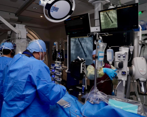 قسطرة نادرة تنقذ حياة مريضة قلب في مدينة الملك عبدالله الطبية