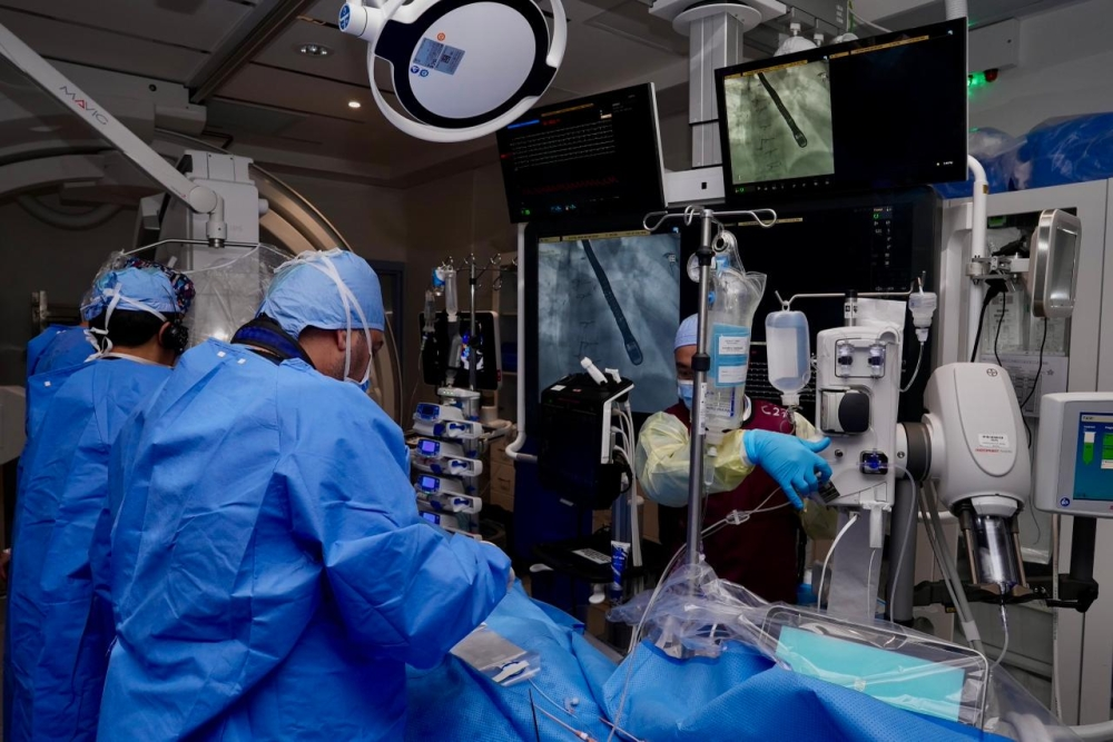 قسطرة نادرة تنقذ حياة مريضة قلب في مدينة الملك عبدالله الطبية