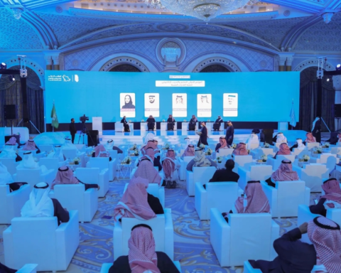 شروط حضور المعلمين للمؤتمرات: قرار جديد من التطوير المهني