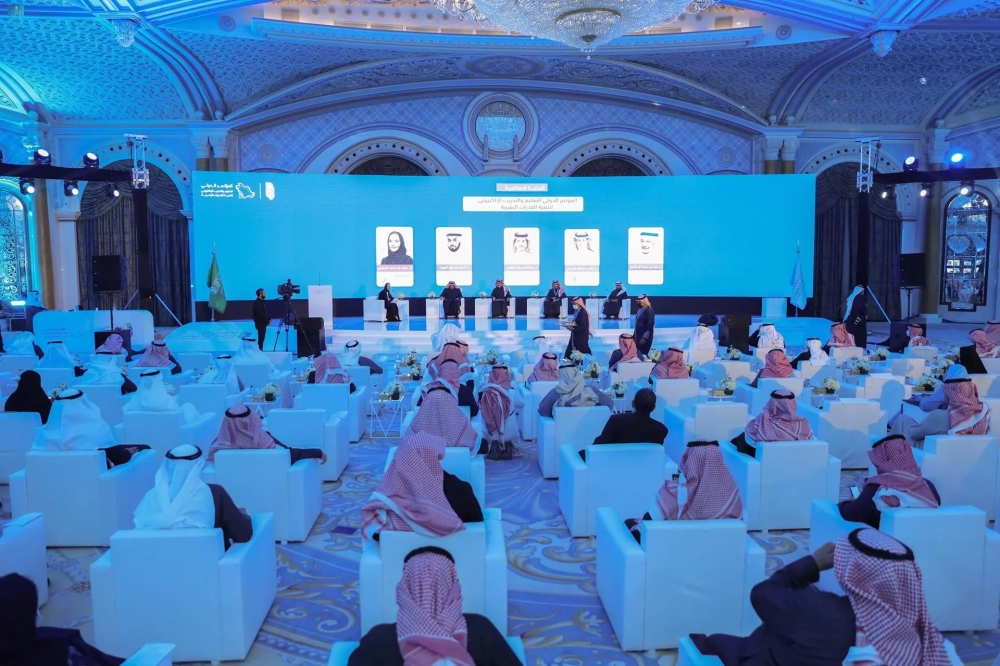 شروط حضور المعلمين للمؤتمرات: قرار جديد من التطوير المهني