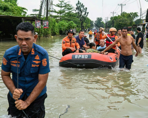 فيضانات آسيا المدمرة: خسائر بشرية واقتصادية فادحة