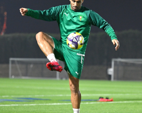 المغرب ضد جزر القمر: انطلاق مشوار أسود الأطلس في كأس العرب