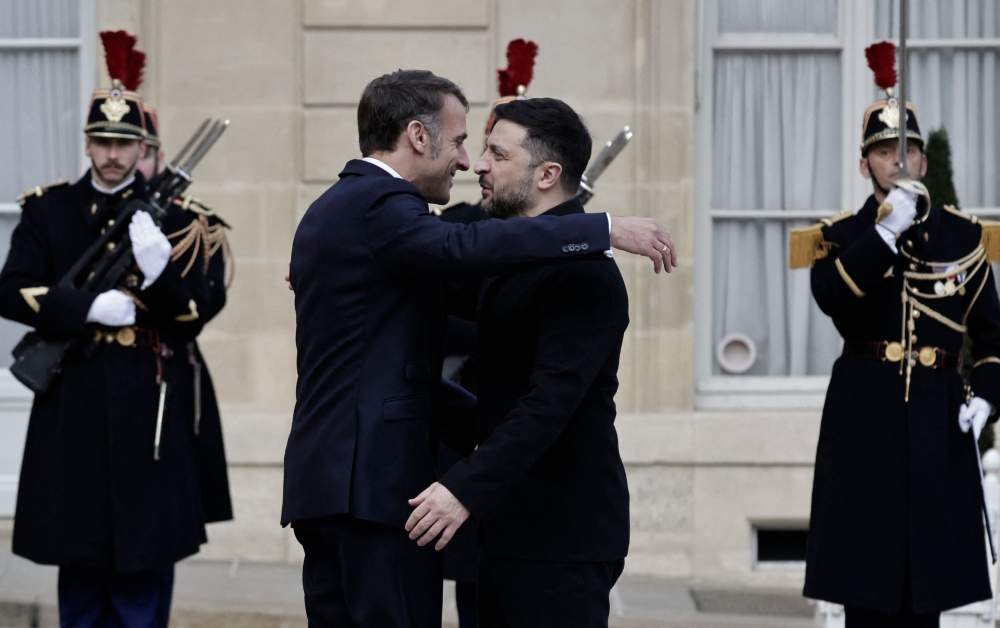زيلينسكي وماكرون يبحثان السلام وخطة ترامب لإنهاء حرب أوكرانيا