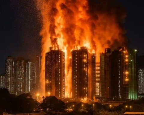 حريق هونغ كونغ: مأساة المباني القديمة وتحديات السلامة