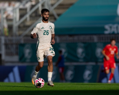 أبو الشامات يكشف طموح الأخضر بكأس العرب وحلم اللعب مع شقيقه