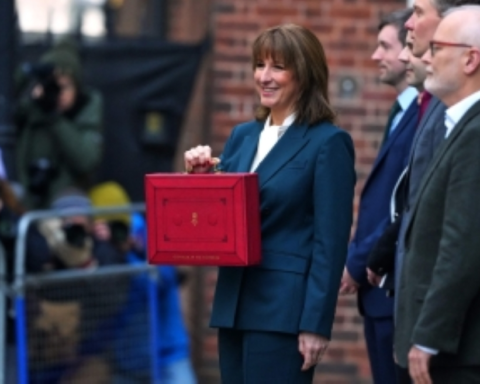 إلغاء الرسوم على الأدوية البريطانية: اتفاق أمريكي وتأثيره