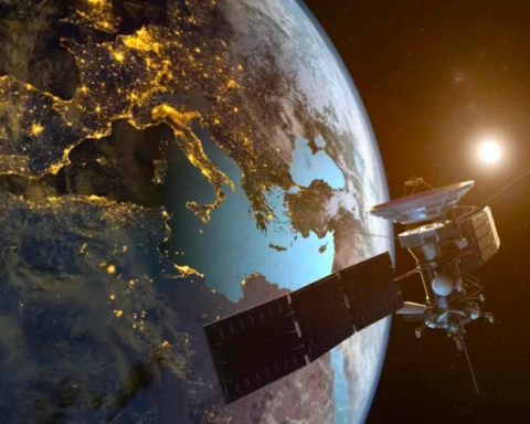 عودة مركبة فضاء صينية للأرض بلا طاقم في سابقة تاريخية