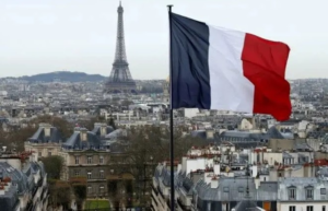 انكماش قطاع التصنيع الفرنسي: الأسباب والتداعيات الاقتصادية