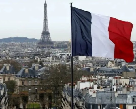 انكماش قطاع التصنيع الفرنسي: الأسباب والتداعيات الاقتصادية