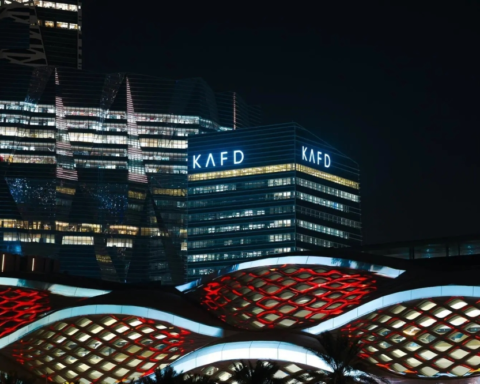 نور الرياض وقطار الرياض: فن الضوء يضيء محطات العاصمة