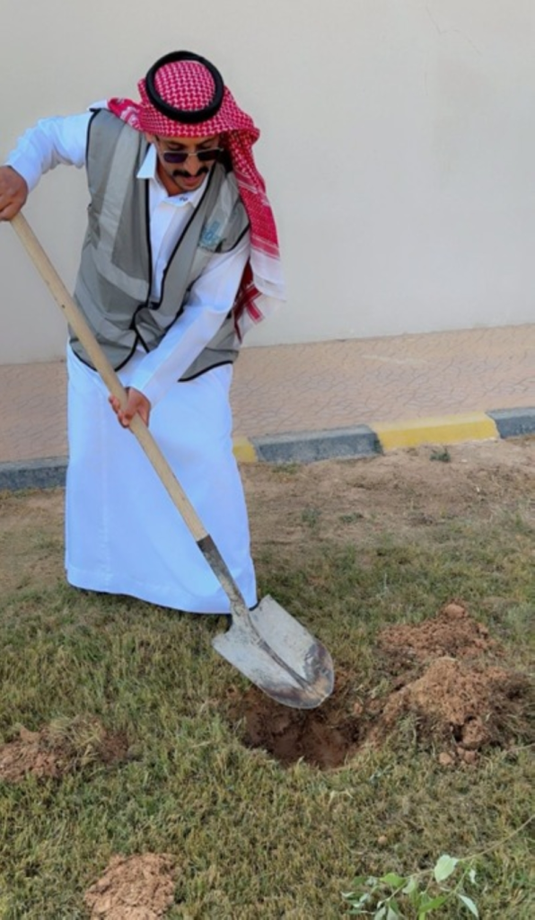 بلدية الرفيعة تزرع 250 شجرة بالشيحية لدعم البيئة ورؤية 2030