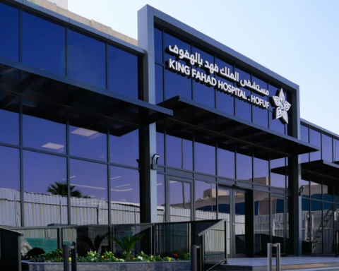 فريق طبي بالأحساء يعيد القدرة على المشي لمريضة روماتويد