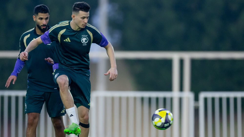 السعودية وعمان: تاريخ المواجهات والتوقعات في كأس العرب 2025