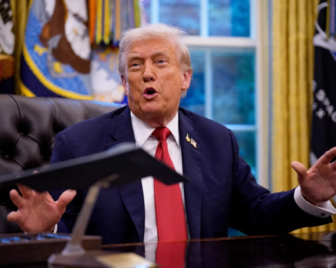 ترامب يحضر قرعة مونديال 2026 بواشنطن: دلالات سياسية ورياضية