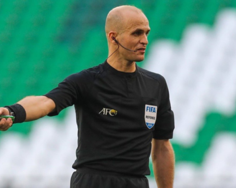 المخادمة حكماً لمباراة السعودية وعمان في كأس العرب 2025